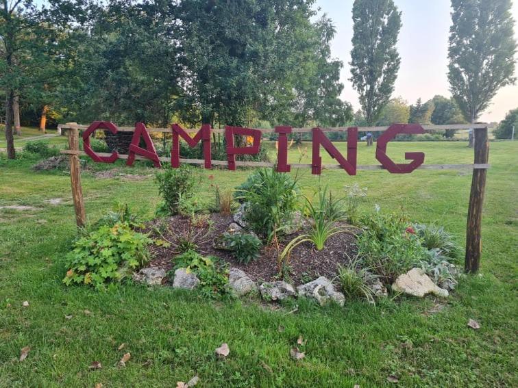 Camping De La Reuille Flere-la-Riviere Exteriör bild