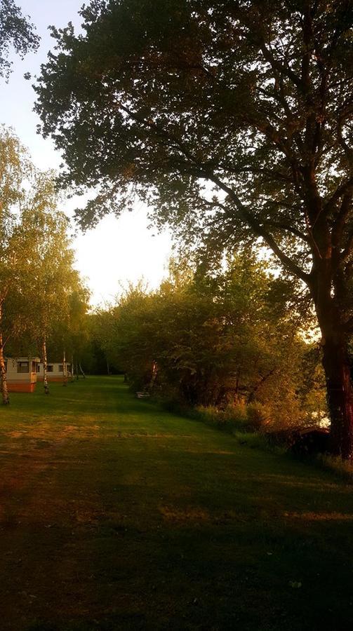 Camping De La Reuille Flere-la-Riviere Exteriör bild