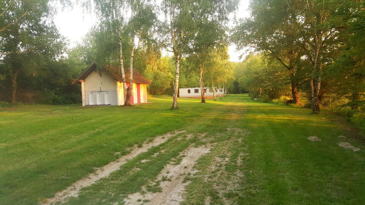 Camping De La Reuille Flere-la-Riviere Exteriör bild